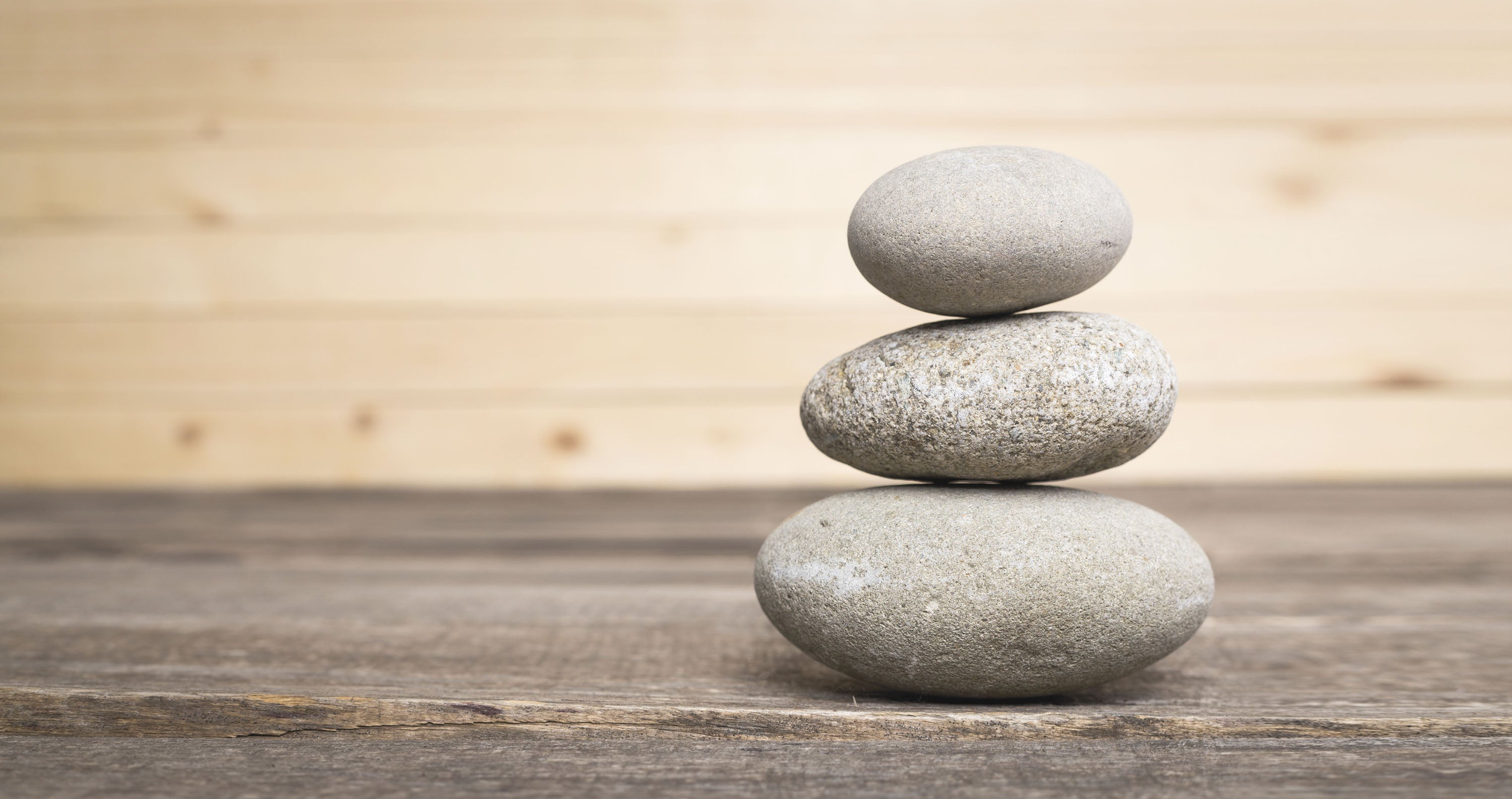 Meditatives Holz Stapelspiel für Ruhe und Konzentration im Alltag