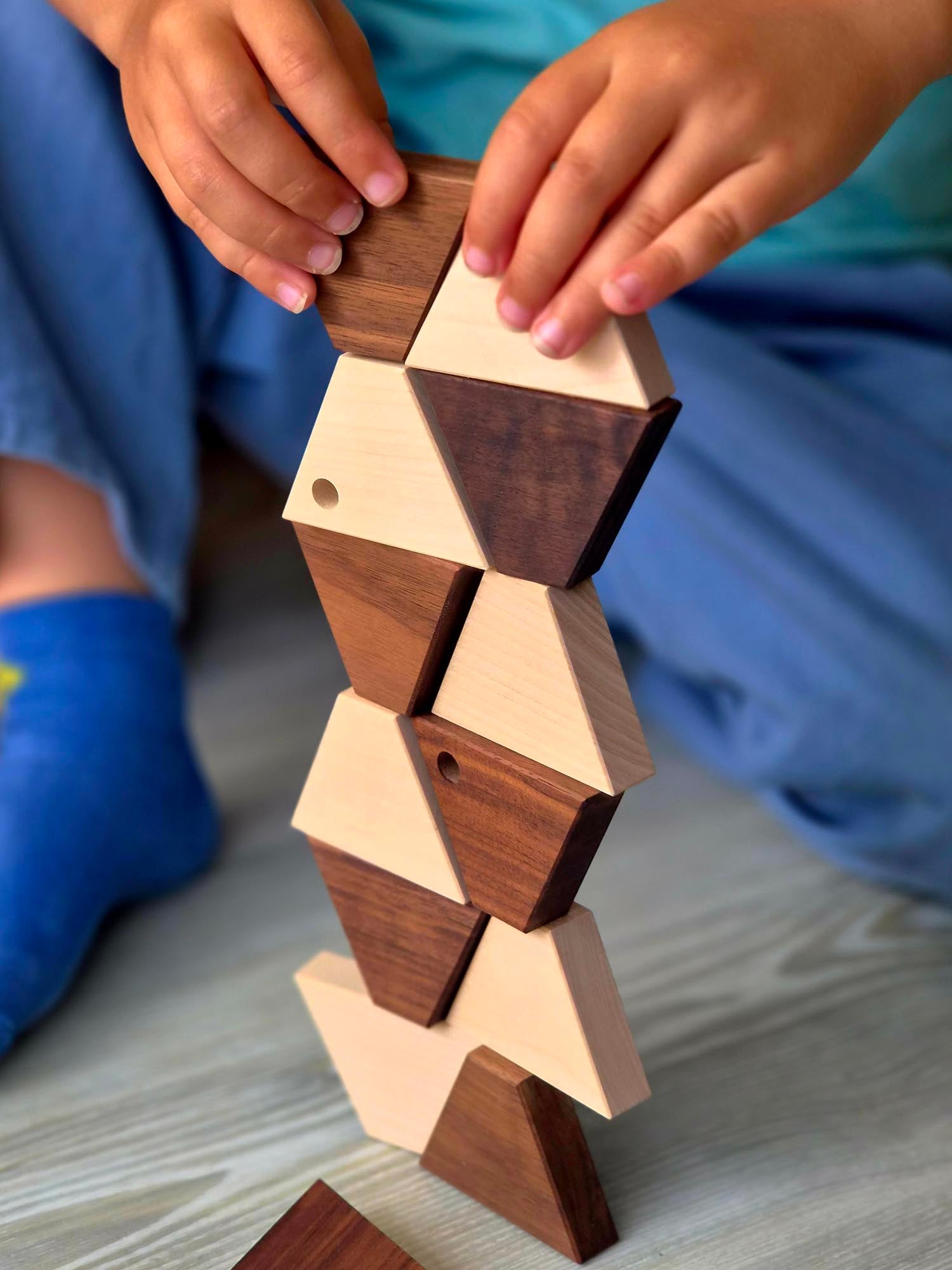 Holzbausteine Trapezo von Manukakids Rainbowplay