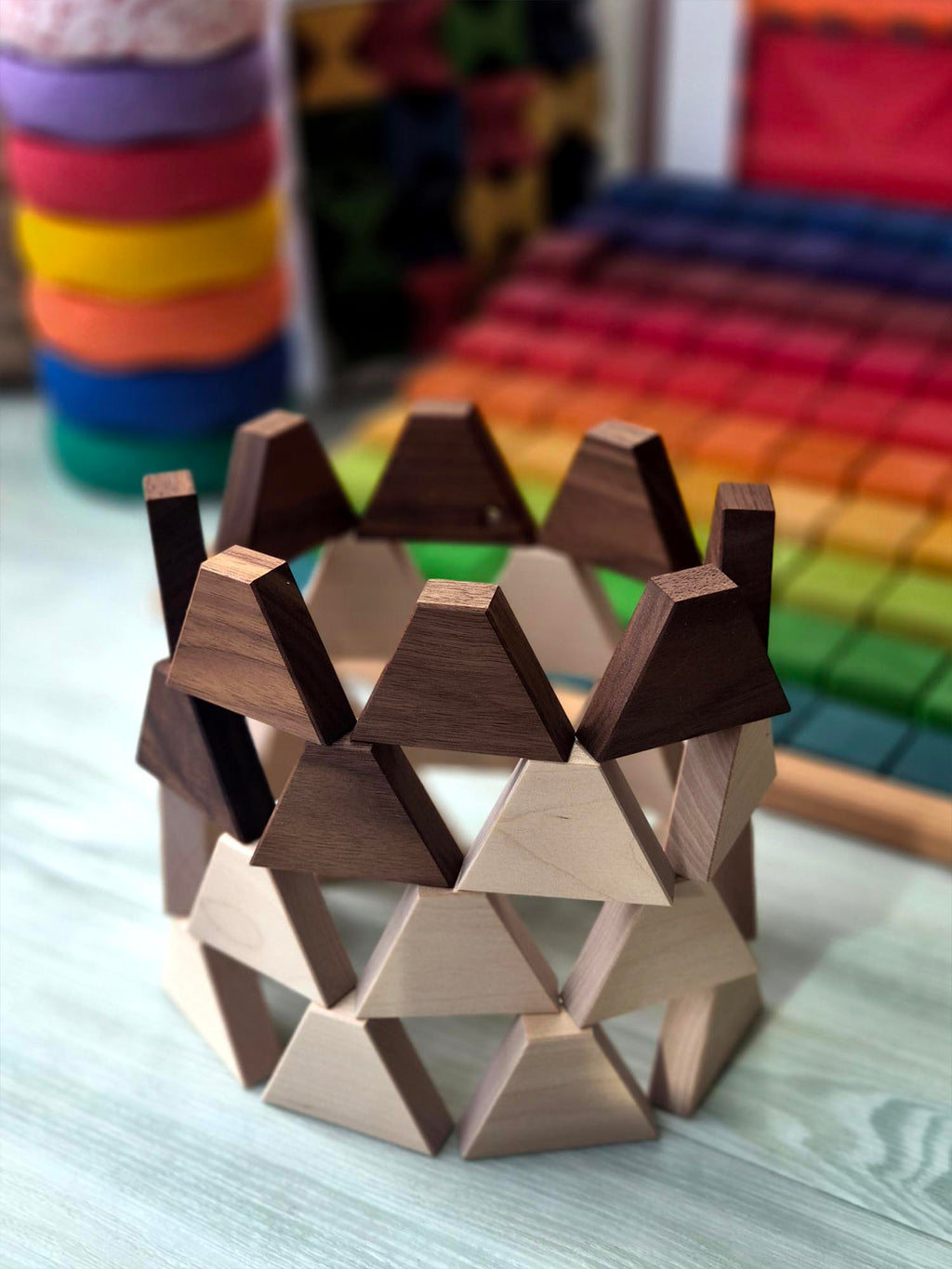 Holzbausteine Trapezo Turm von Manukakids Rainbowplay Anna