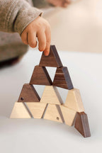 Trapezo Holzbausteine Spiel zum Stapeln und Legen von Manukakids